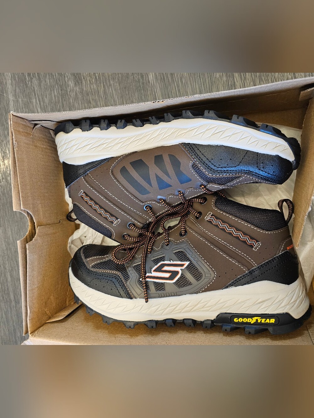Boys Trail Boots Size 6